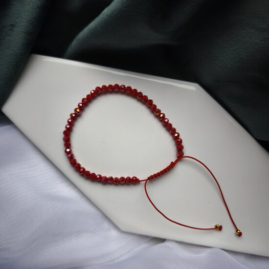 Sarkanu kristālu aproce